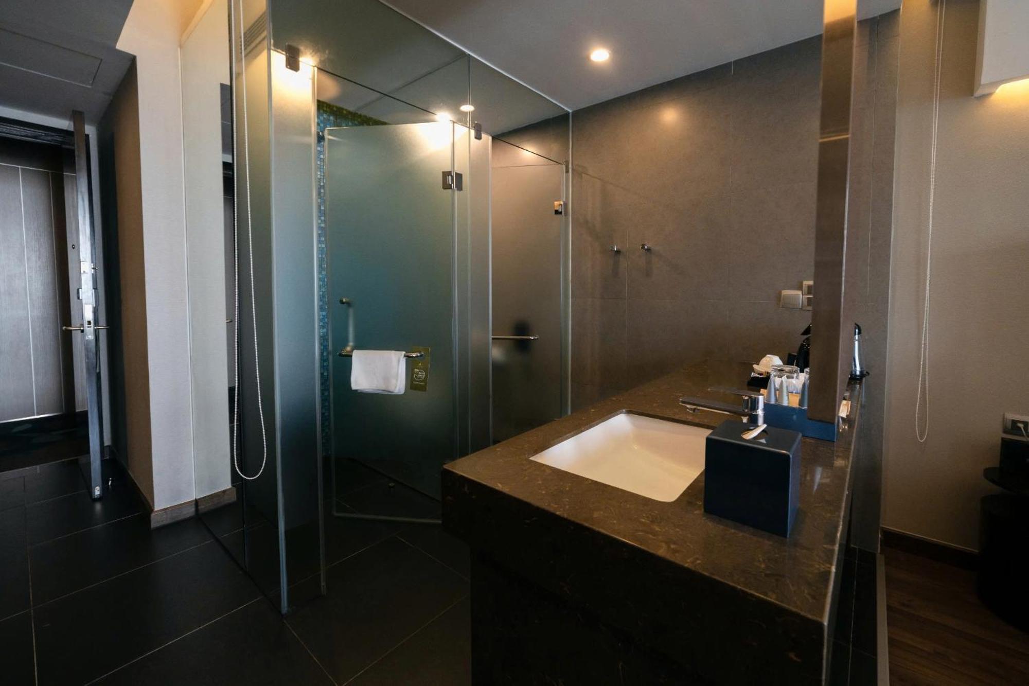 Novotel Suites Hanoi Exterior photo